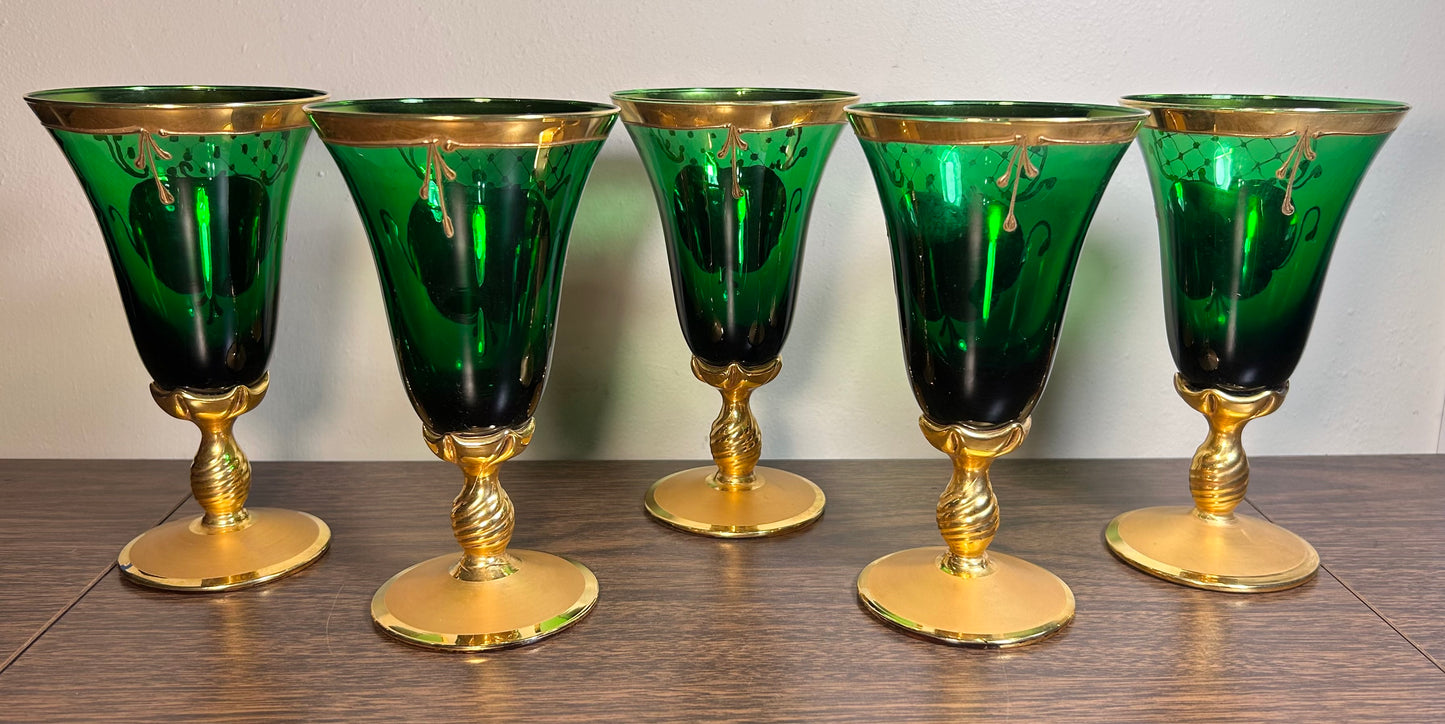 Vintage Mid 20th Century Italian Venetian Murano Tre Fuochi Gilded Emerald Green Glass Hand-Painted Floral Motifs Decanter and 5 Goblets Set