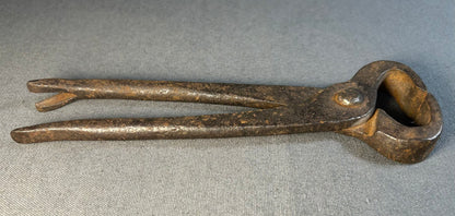 Late 19th Century American Primitive Hand-Forged Wrought Iron Farrier Hoof Nippers Blacksmithing Tool