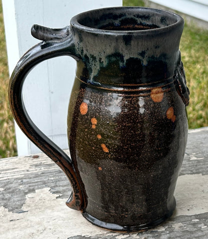 Vintage American Ron Taylor Art Pottery Contemporary Style Stoneware Jolly Roger Skull and Crossbones Motif Pirate Themed Pitcher (20th Century) (Kansas City, Missouri)