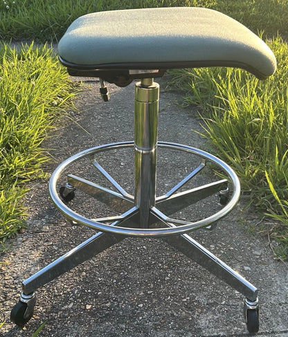 Vintage 1960’s/1970’s American Cramer Industries Upholstered Seat/Cast Aluminum Base Rolling Perch Stool