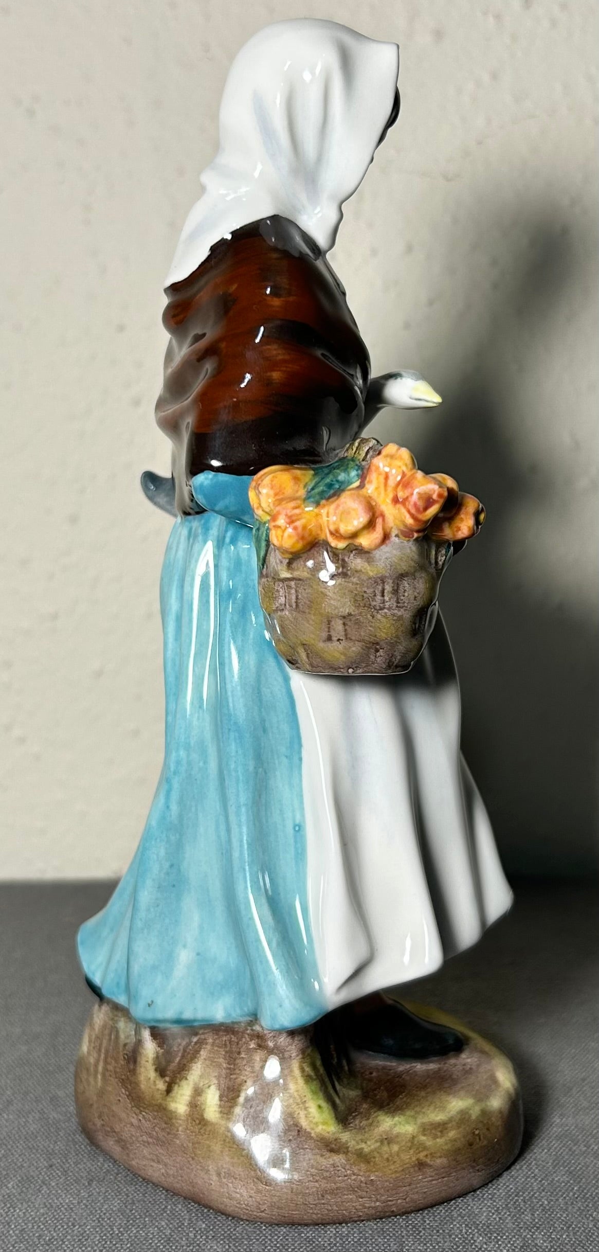 Vintage 1975-1981 English Royal Doulton Porcelain Country Lass Figurine (HN 1991) (Retired)