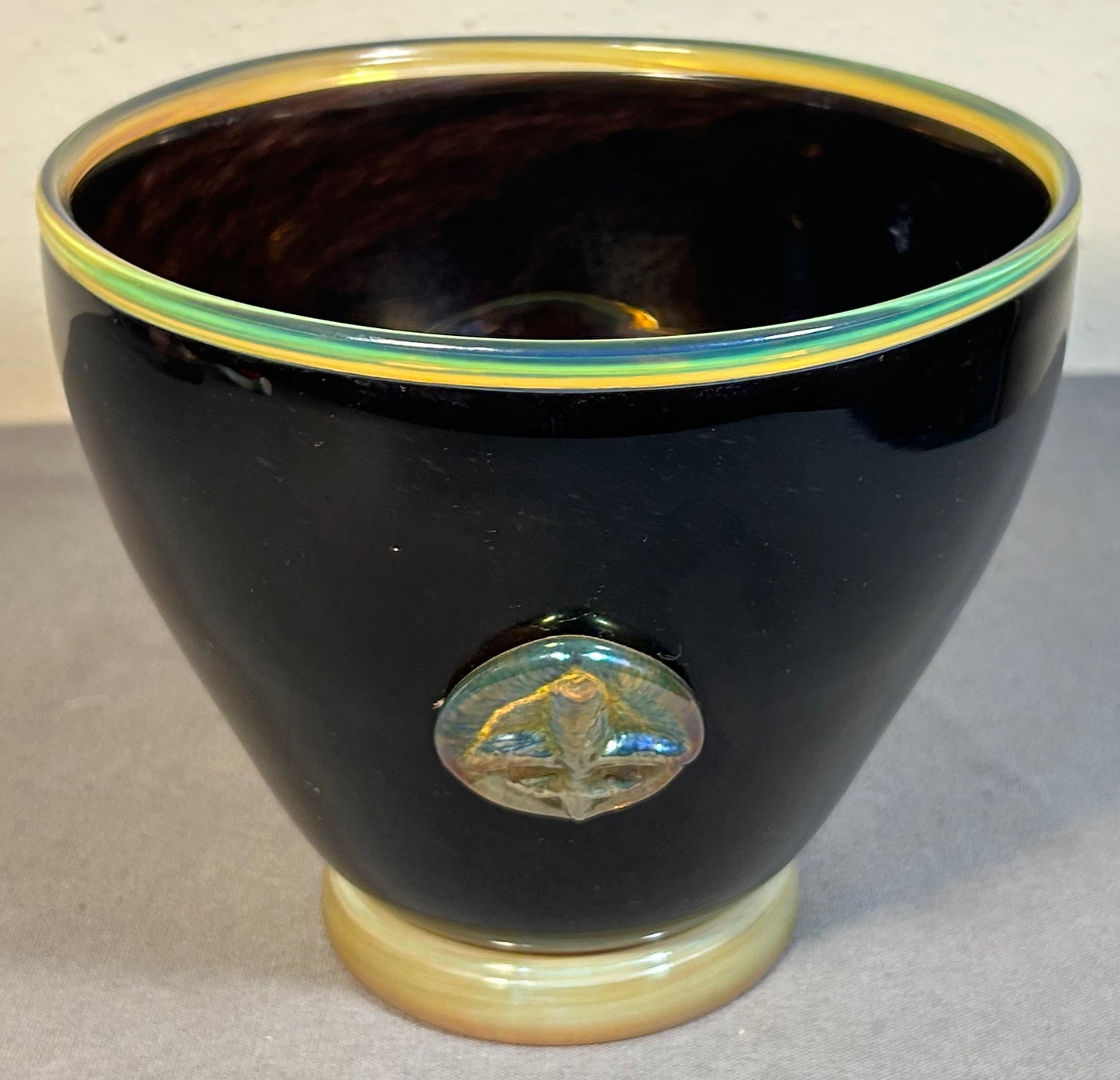 2010 Vella Vetro Studio Art Glass Contemporary Style Bowl with Fleur de Lis Medallion (New Orleans)