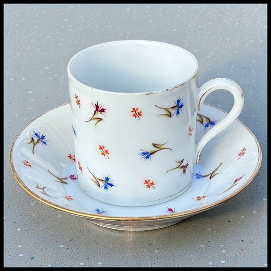 Late 19th Century Continental Victorian Porcelain Hand-Painted Gilded Floral Sprig Motifs Demitasse Cup and Saucer Set