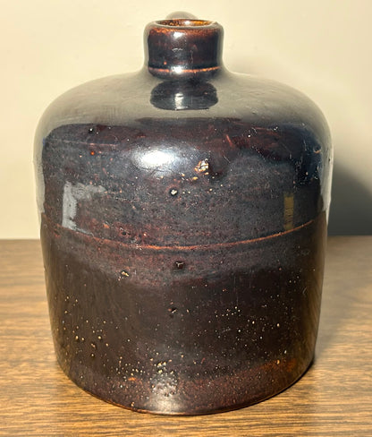 Late 19th Century American Primitive Albany Slip Glazed Brown Stoneware Beehive-Form 1/2 Gallon Jug
