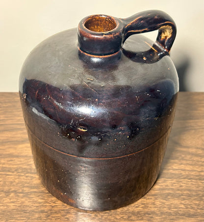 Late 19th Century American Primitive Albany Slip Glazed Brown Stoneware Beehive-Form 1/2 Gallon Jug