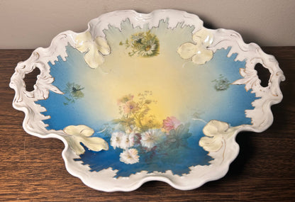 1897-1903 German Victorian Art Nouveau Bauer, Rosenthal, & Co. Porcelain Voltaire Pattern Serving Bowl with Handles