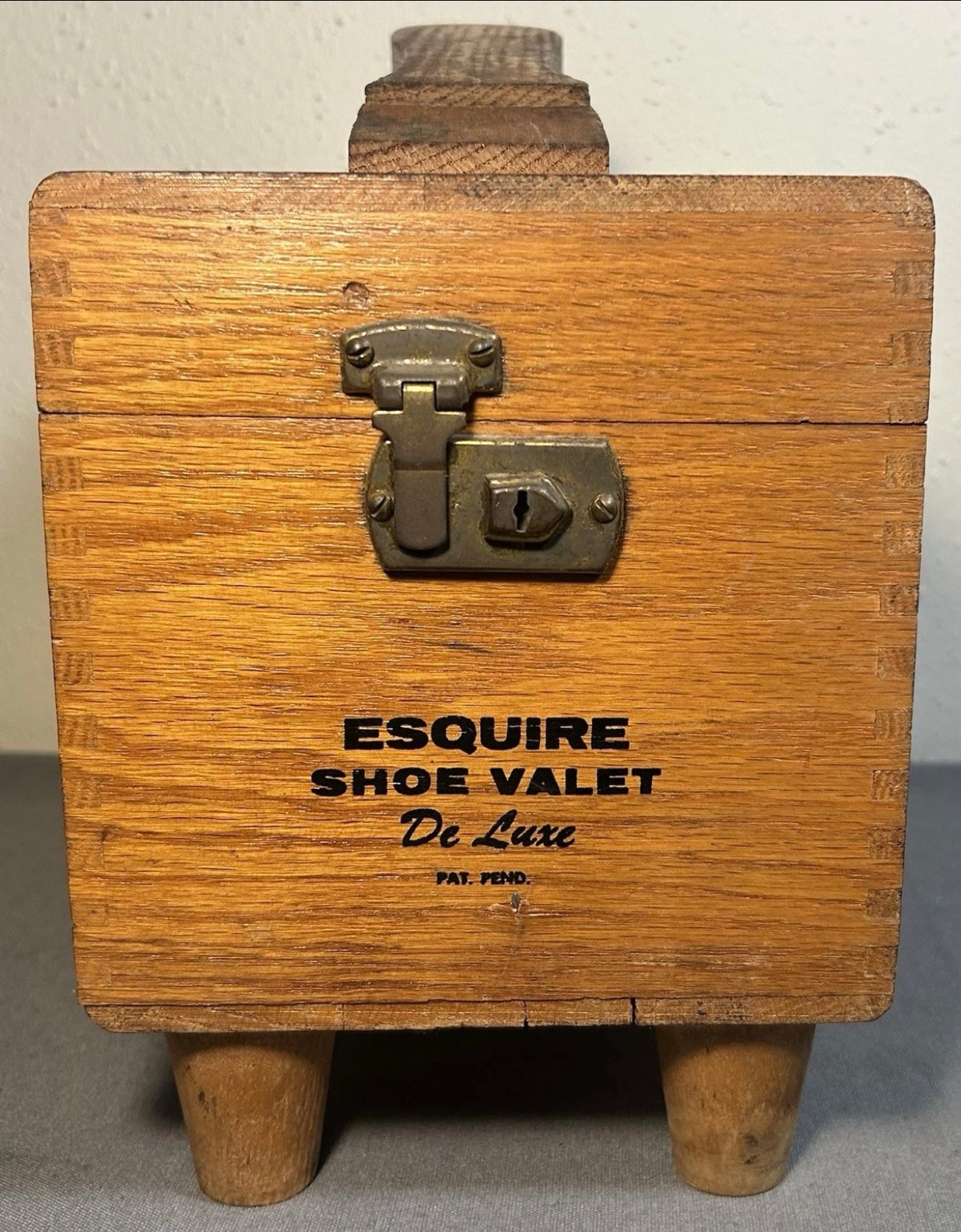 Vintage Mid 20th Century American Oak Wood Esquire Shoe Valet De Luxe