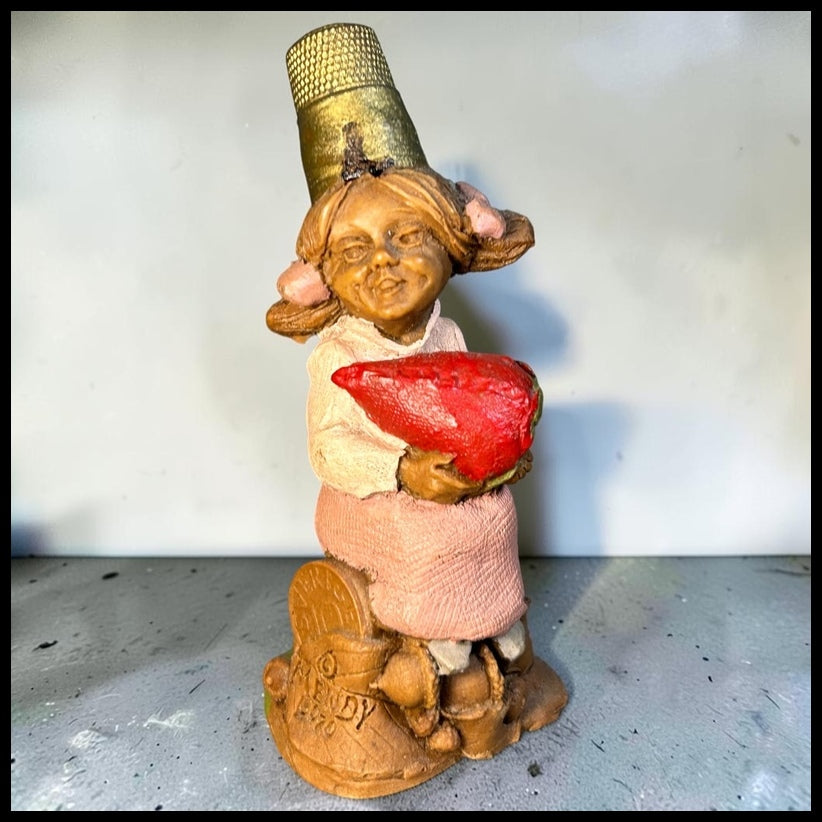 Vintage 1989 American Tom Clark Mendy Resin Thimble Gnome Figurine with COA and Story Card