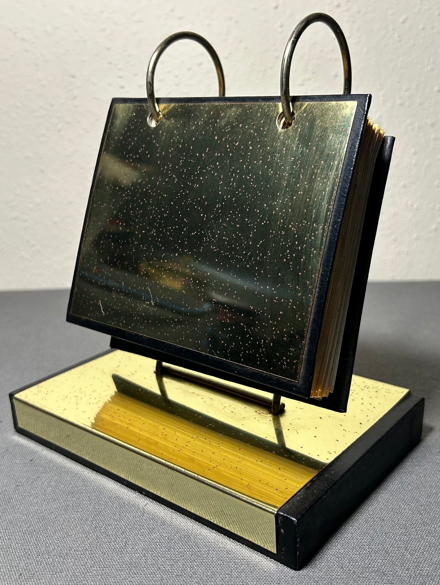 Vintage 1960’s American Hollywood Regency A & M Leatherlines Speckled Brass Photosphere 100 Flip Photo Album