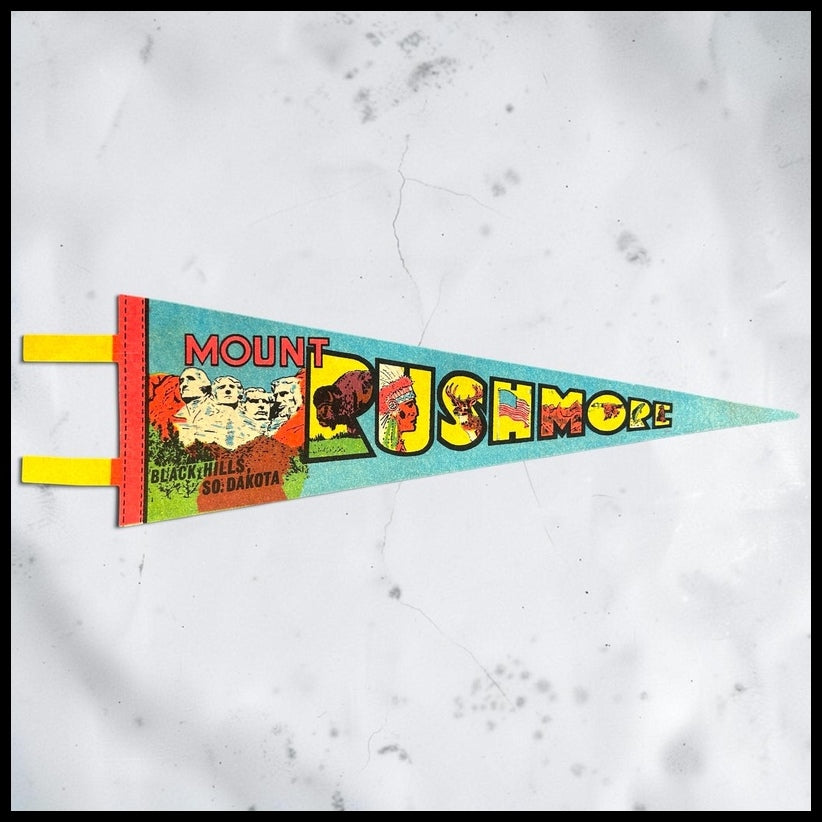 Vintage 1970’s American Mount Rushmore National Memorial Black Hills, South Dakota Souvenir Felt Pennant