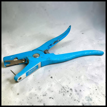 Vintage 1970’s Allflex Delta Plastics Livestock Ear Tag Applicator Tool Made in New Zealand