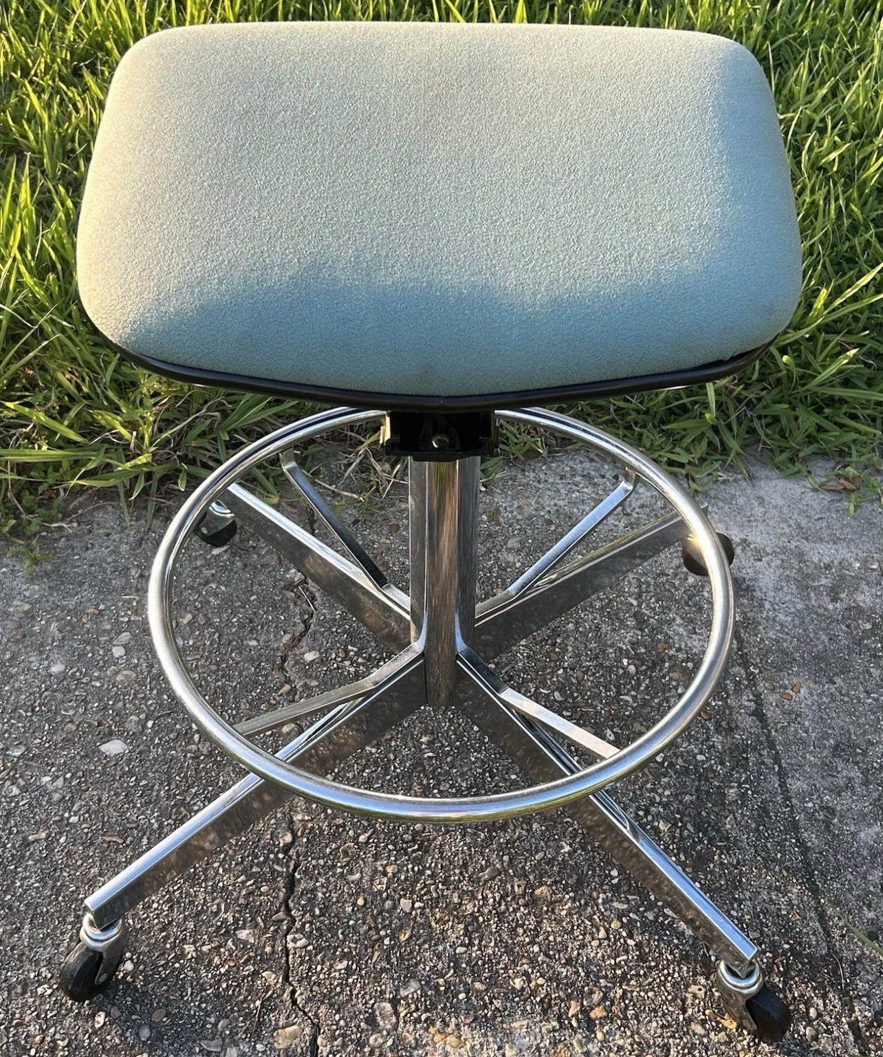 Vintage 1960’s/1970’s American Cramer Industries Upholstered Seat/Cast Aluminum Base Rolling Perch Stool
