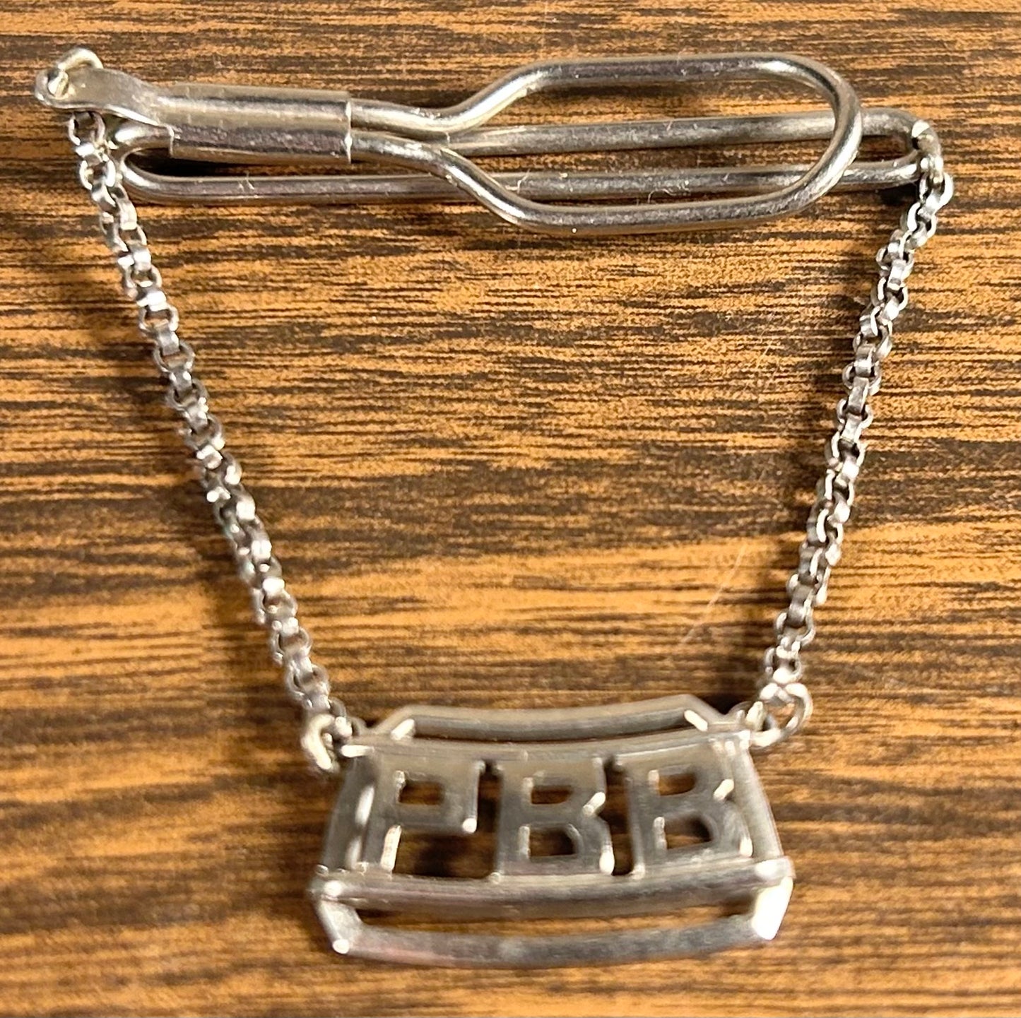 Vintage 1950’s American Swank Silver Tone Metal Men’s Tie Clip with Dangling PBB Monogram Charm