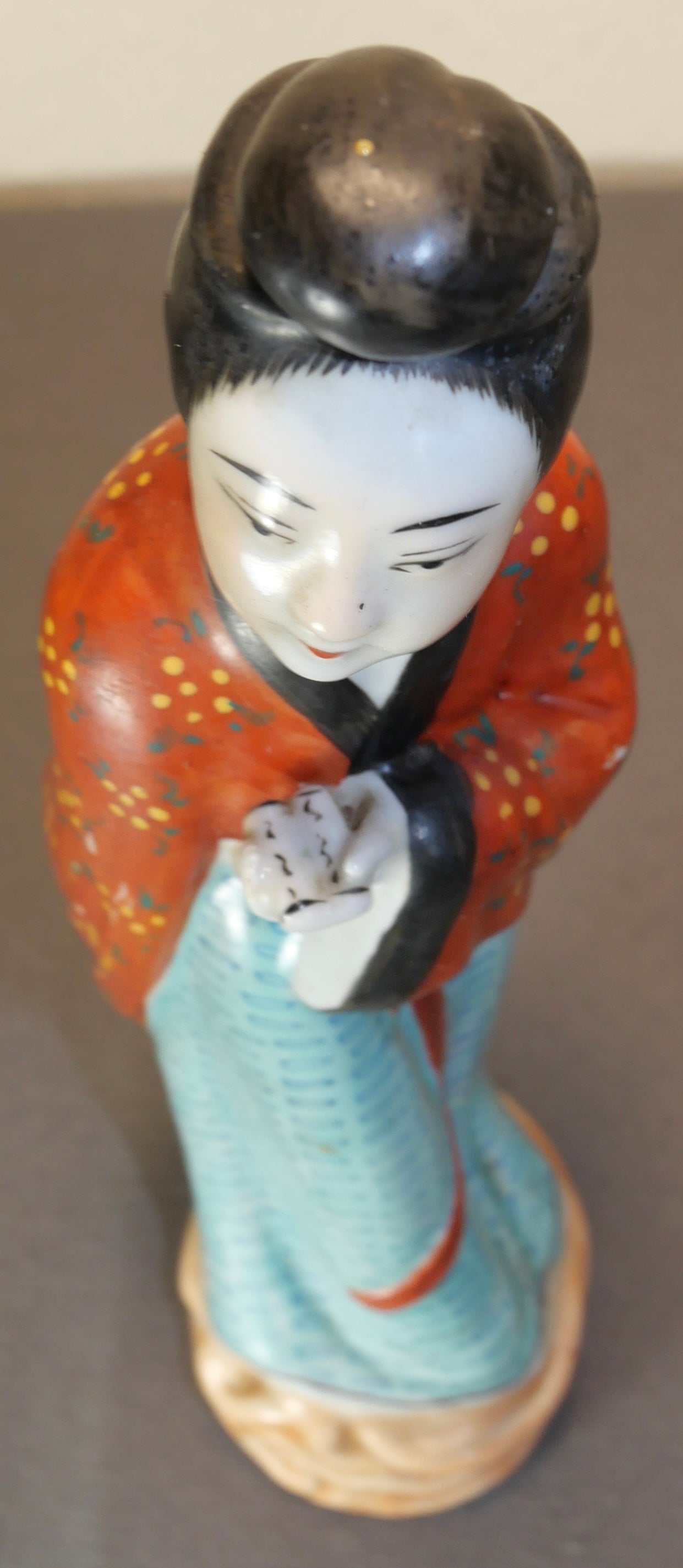 Circa 1920 Chinese Export Porcelain Imperial Court Lady Figurine (Republic Period)