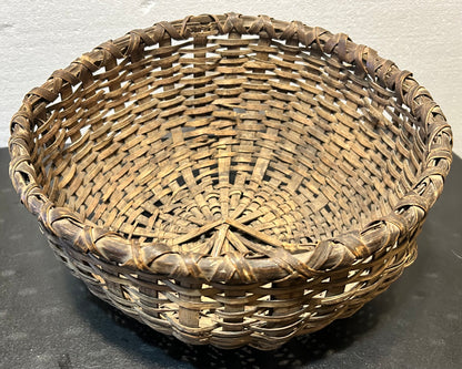 Late 19th Century American Primitive White Oak Splint Wooden Round Basket (Shenandoah Valley Area)