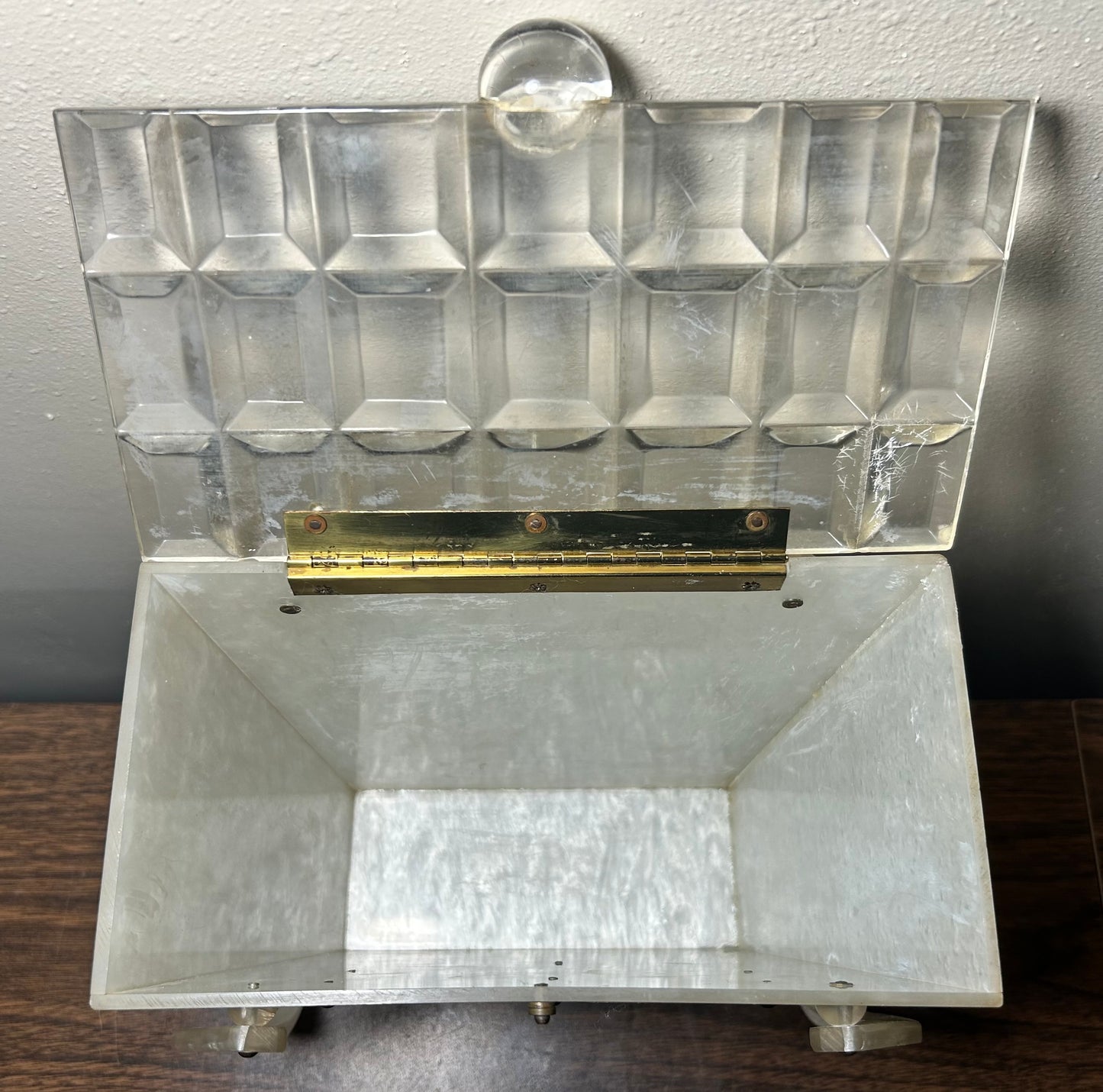 Vintage 1950’s American Wilardy Pearlescent Marbleized White Lucite/Metal Filigree Box Purse Made in New York