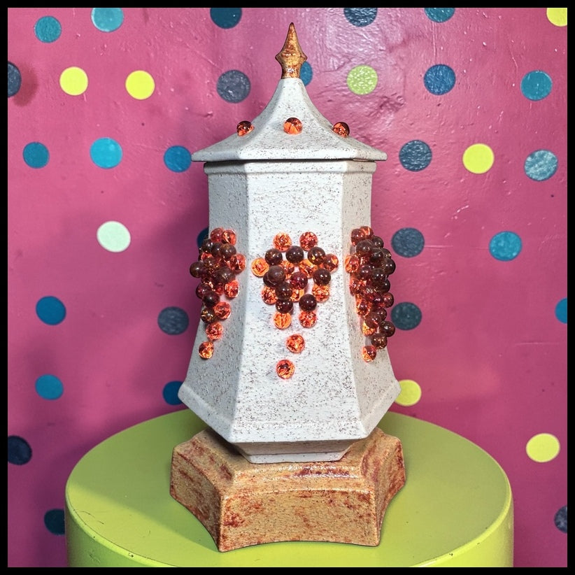 Vintage 1960’s American Mid Century Modern Ceramic/Glass Grape Clusters Pagoda-Style Paneled Table Lamp