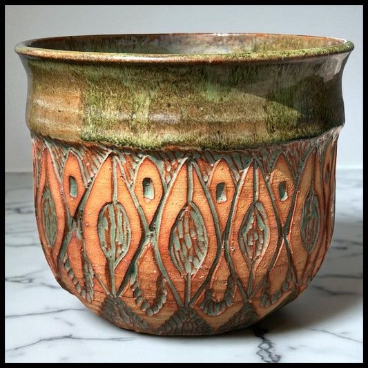 Vintage JoAnn Greenberg Art Pottery Contemporary Style Mottled Green/Brown Elliptical Diamond Pattern Vase (20th Century) (New Orleans)
