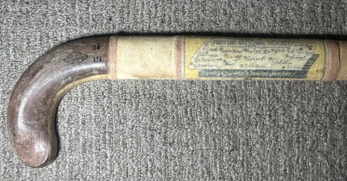 Vintage 1956 Melbourne Olympics Pakistan National Field Hockey Team Facsimile Signatures Bulldog Brand Presentation Souvenir Stick