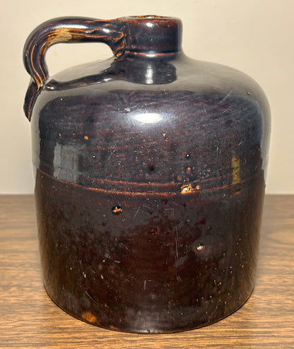 Late 19th Century American Primitive Albany Slip Glazed Brown Stoneware Beehive-Form 1/2 Gallon Jug