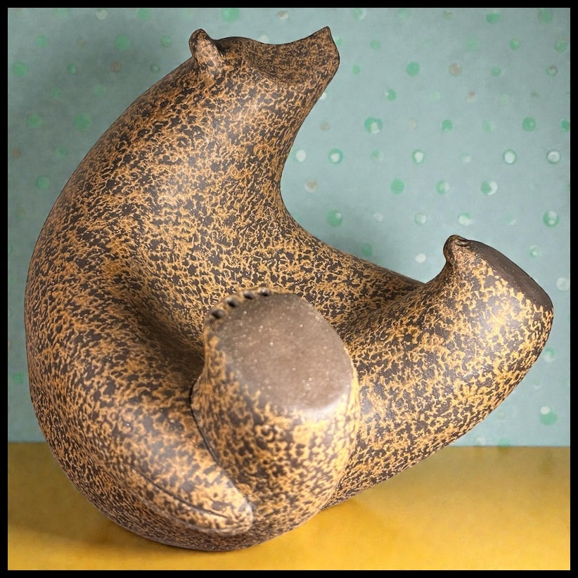 Vintage John H. Seymour Modernist Mottled Brown Stoneware Ceramic Large Sitting Bear Sculpture (20th Century)
