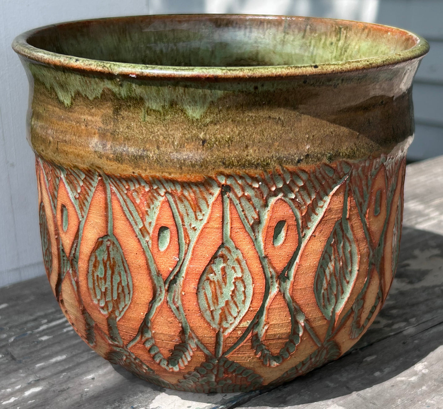 Vintage JoAnn Greenberg Art Pottery Contemporary Style Mottled Green/Brown Elliptical Diamond Pattern Vase (20th Century) (New Orleans)
