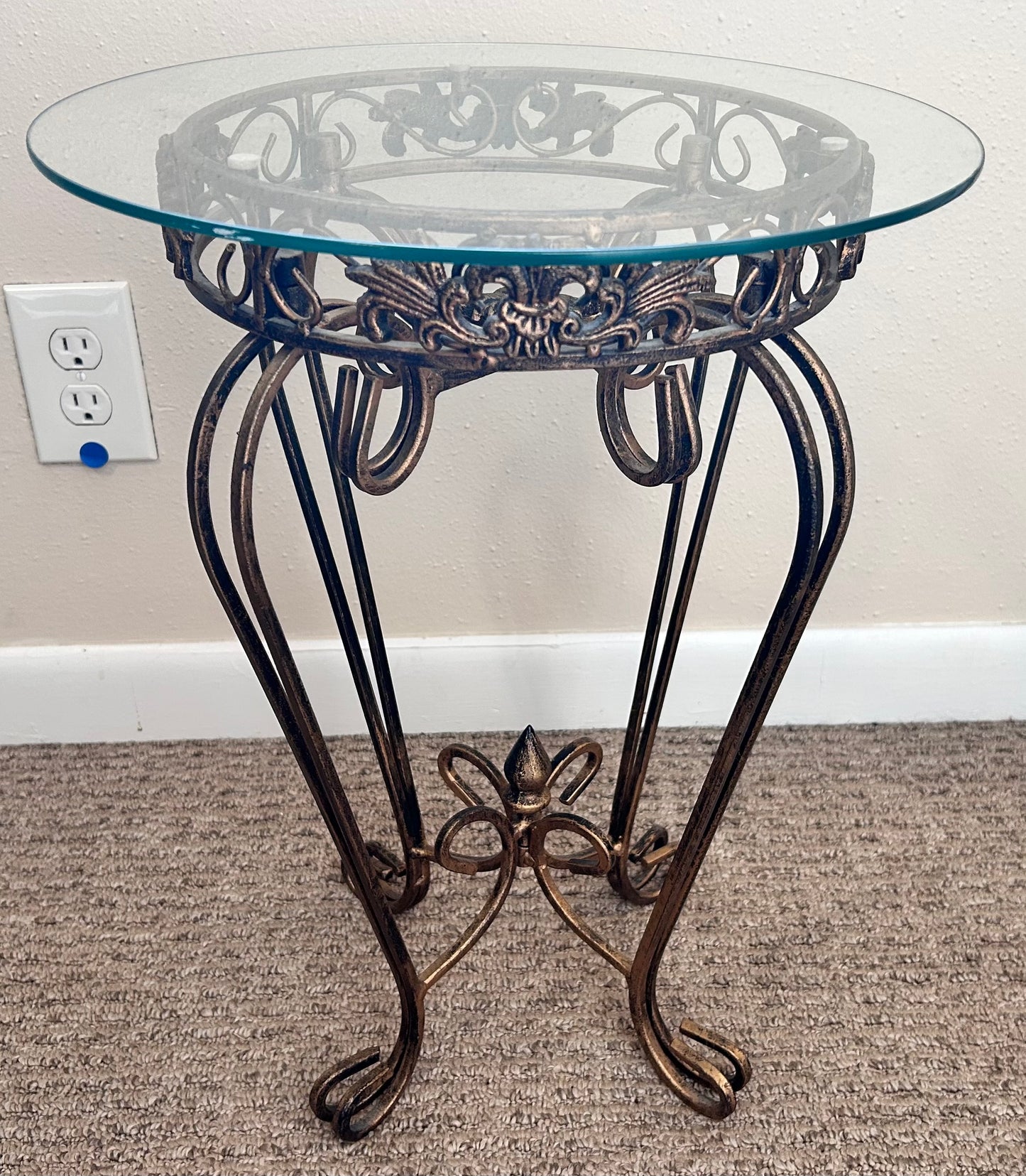 Vintage 1980’s Hollywood Regency Style Collapsible Gilded Wrought Iron Base/Round Glass Top Accent Table
