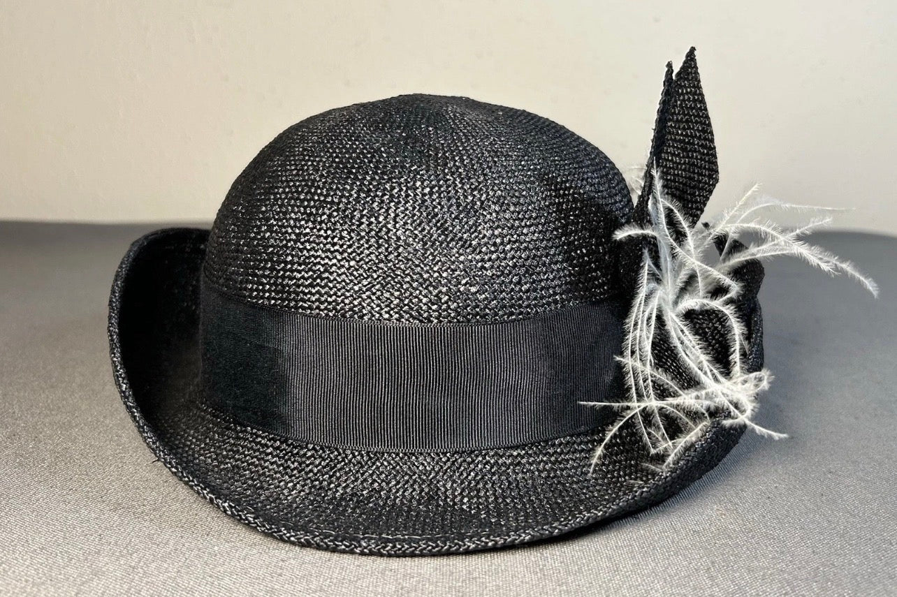 Vintage 1970’s American Maison Blanche Career Collection Women’s Black Fine Straw Cloche Hat and Box
