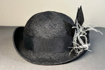 Vintage 1970’s American Maison Blanche Career Collection Women’s Black Fine Straw Cloche Hat and Box
