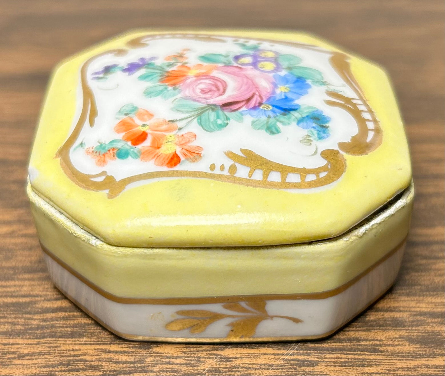 Early 20th Century French Limoges Porcelain Hand-Painted Gilded Floral Motifs Octagonal Lidded Trinket Box