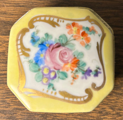 Early 20th Century French Limoges Porcelain Hand-Painted Gilded Floral Motifs Octagonal Lidded Trinket Box