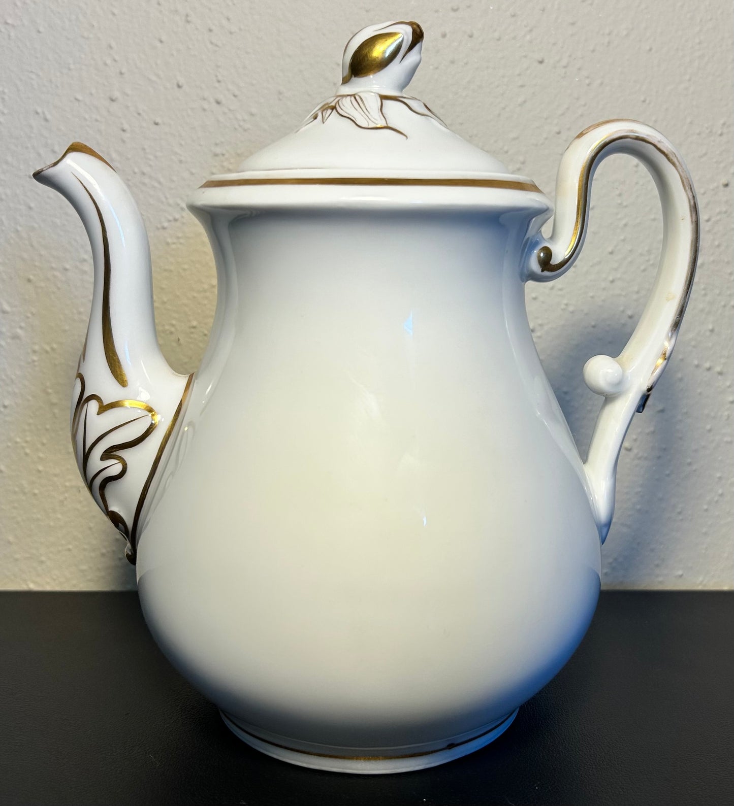 Late 19th Century French Haviland Limoges Rococo Revival Old Paris Porcelain Gilded Hand-Painted Flower Bud Finial Lid/Acanthus Leaf Motif Spout Coffee Pot