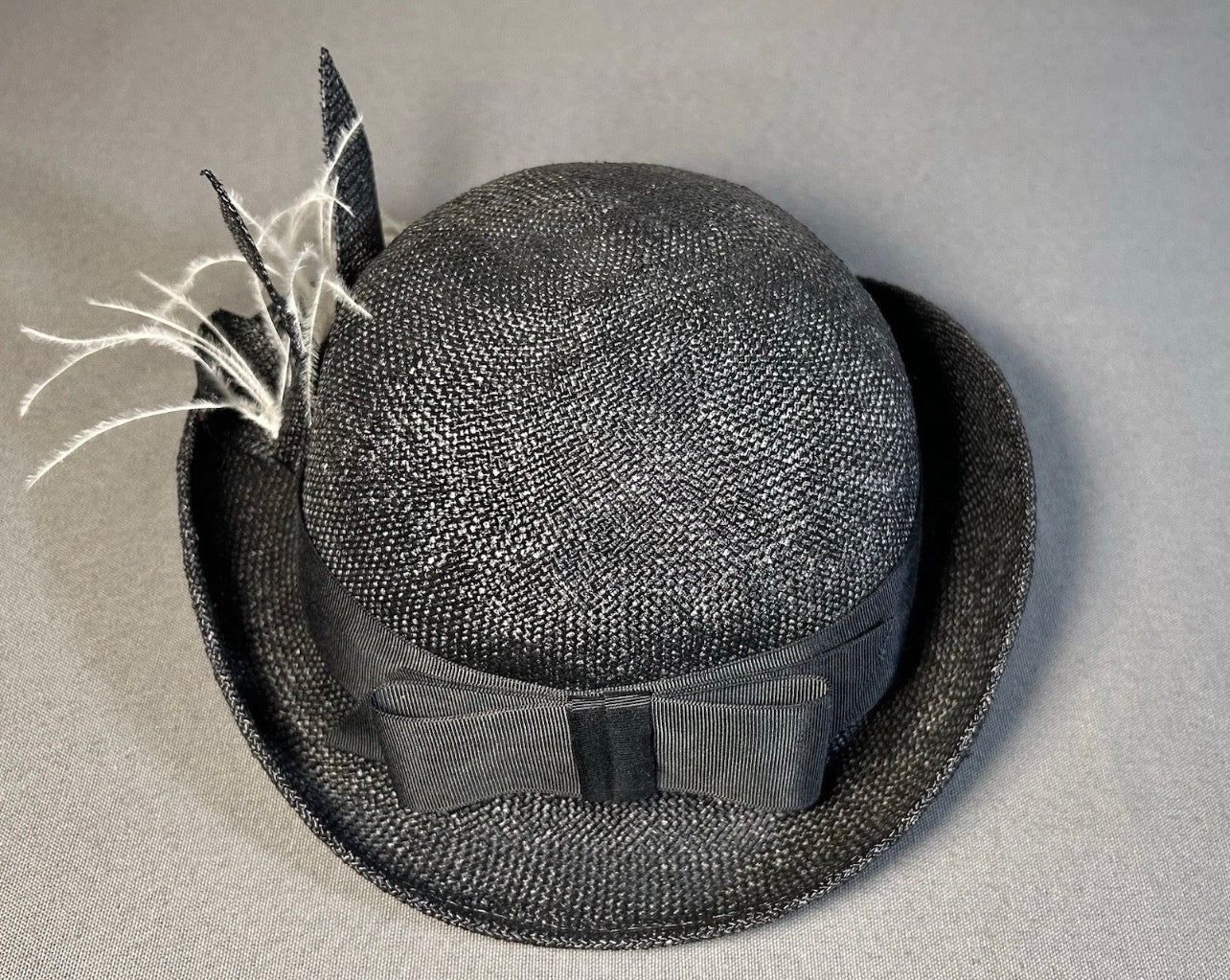 Vintage 1970’s American Maison Blanche Career Collection Women’s Black Fine Straw Cloche Hat and Box