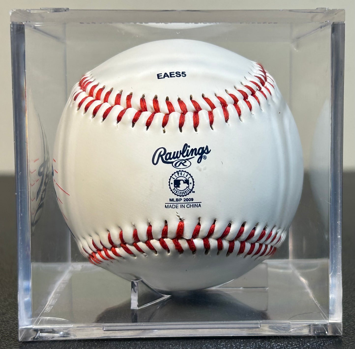 2009 Los Angeles Dodgers Souvenir Rawlings Major League Baseball in Acrylic Display Case
