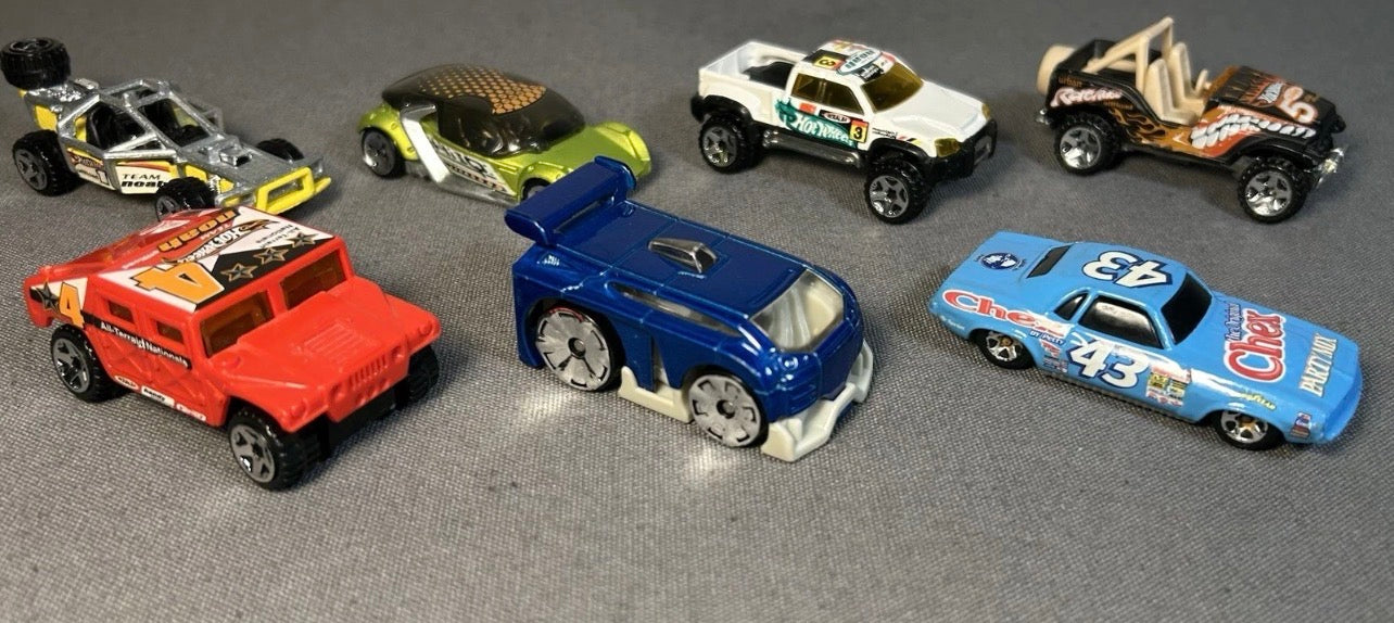 Lot of 7 Hot Wheels Cars