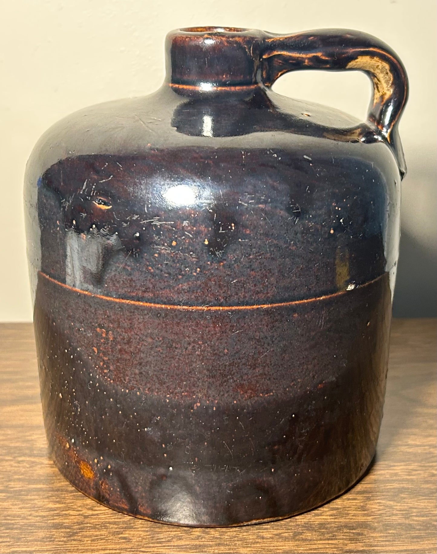 Late 19th Century American Primitive Albany Slip Glazed Brown Stoneware Beehive-Form 1/2 Gallon Jug