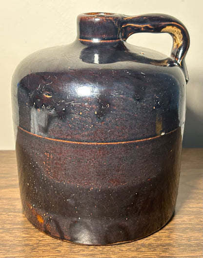 Late 19th Century American Primitive Albany Slip Glazed Brown Stoneware Beehive-Form 1/2 Gallon Jug