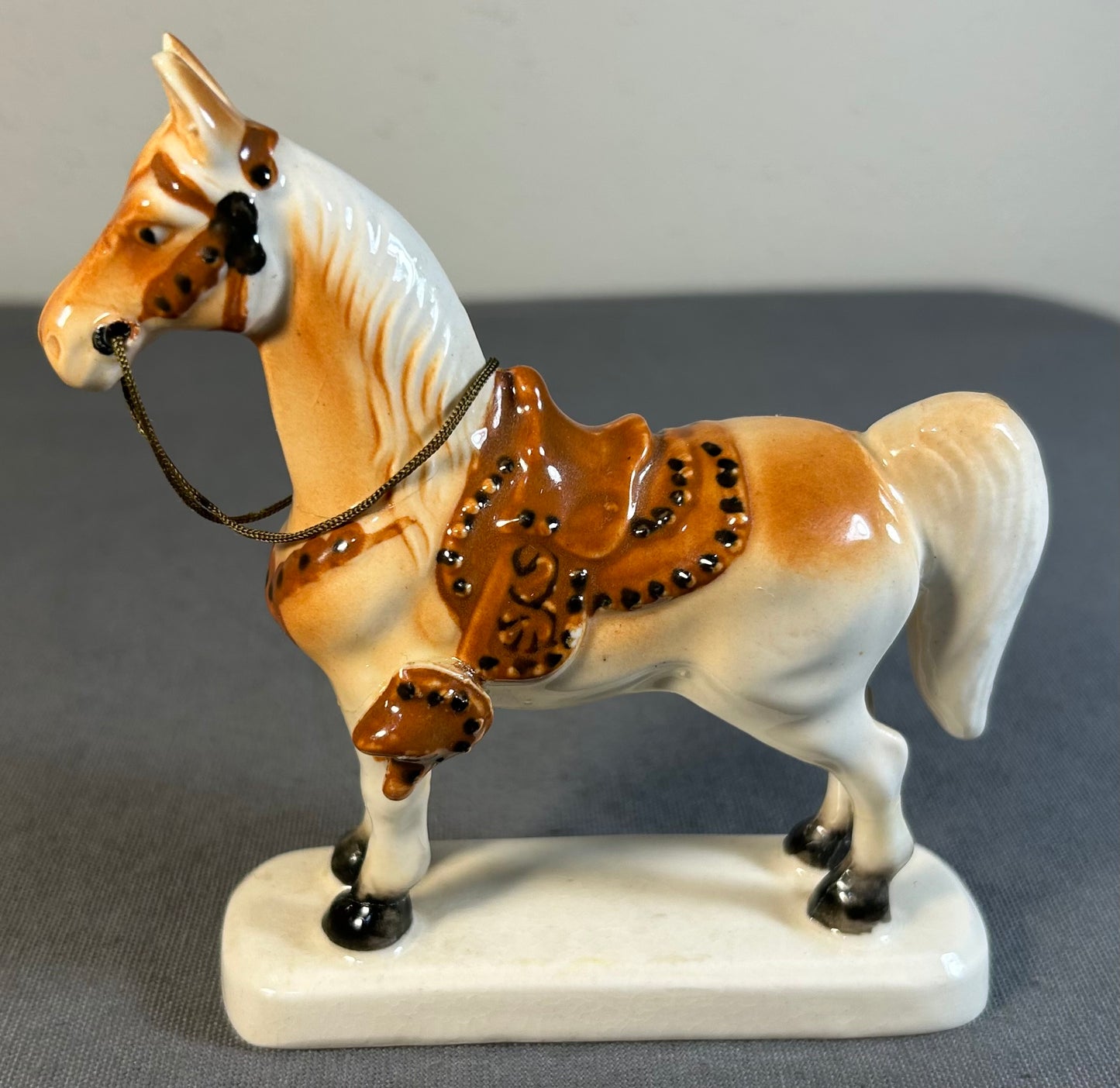 Vintage 1950’s Ceramic Saddled Palomino Stallion Horse Figurine Made in Japan