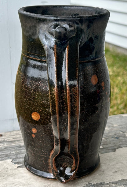 Vintage American Ron Taylor Art Pottery Contemporary Style Stoneware Jolly Roger Skull and Crossbones Motif Pirate Themed Pitcher (20th Century) (Kansas City, Missouri)