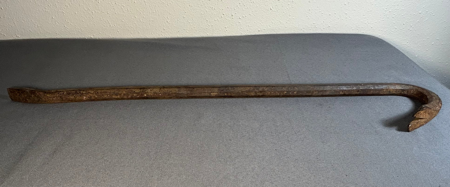 Circa 1900 American Primitive Hand-Forged Wrought Iron Gooseneck Wrecking Pry Bar