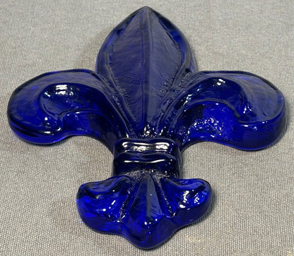 Vintage Mitchell Gaudet Studio Art Glass Cobalt Fleur de Lis Paperweight (20th Century) (New Orleans, Louisiana)