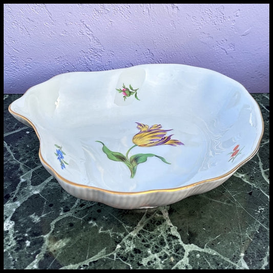 Vintage 1960 German Meissen Porcelain Deutsche Blumen Style Hand-Painted Tulip/Floral Sprig Motifs Gilded Rim Fluted Shell-Form Bonbon Candy Dish