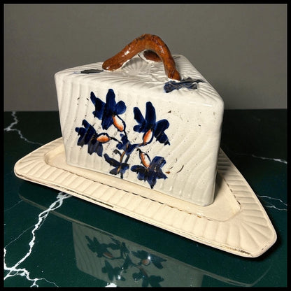 Late 19th Century English Victorian Ironstone Porcelain Imari Style Cheese Keeper