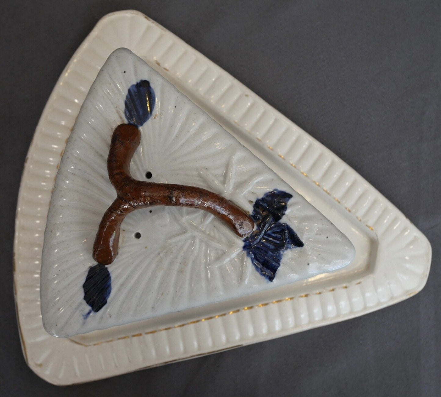 Late 19th Century English Victorian Ironstone Porcelain Imari Style Cheese Keeper